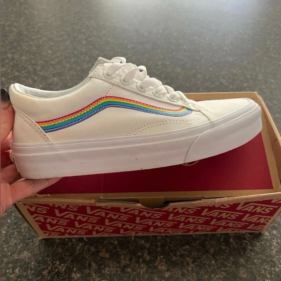 Vans Women’s size 5.5. Worn once. Still in great condition. - Picture 3 of 4